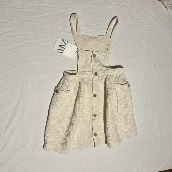 Zara - Picture 2 of 4